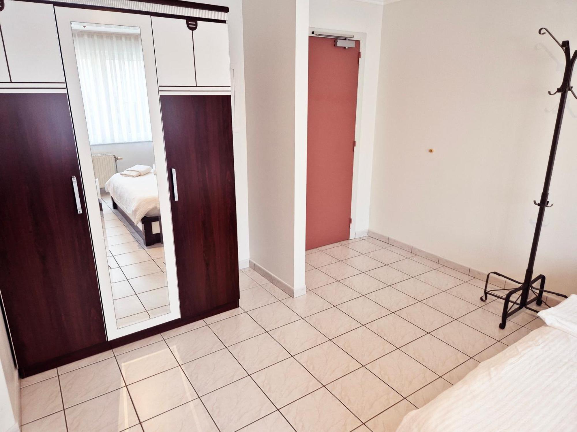 Flatpolis Brussels Airport Budget Diegem Bagian luar foto