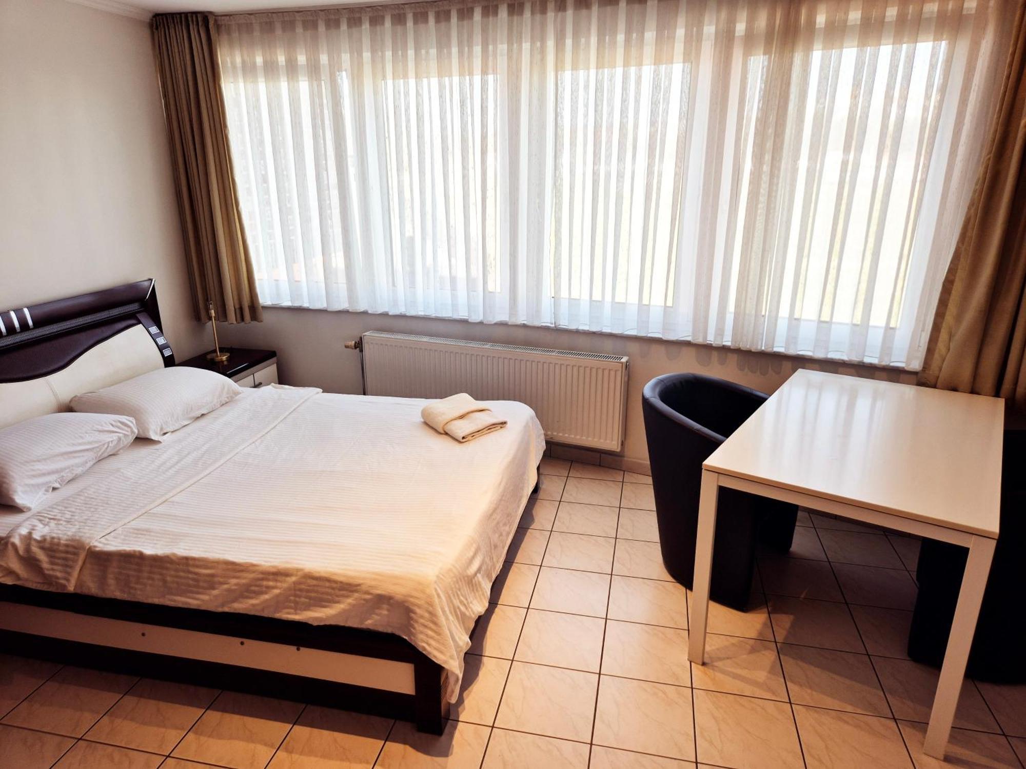 Flatpolis Brussels Airport Budget Diegem Bagian luar foto